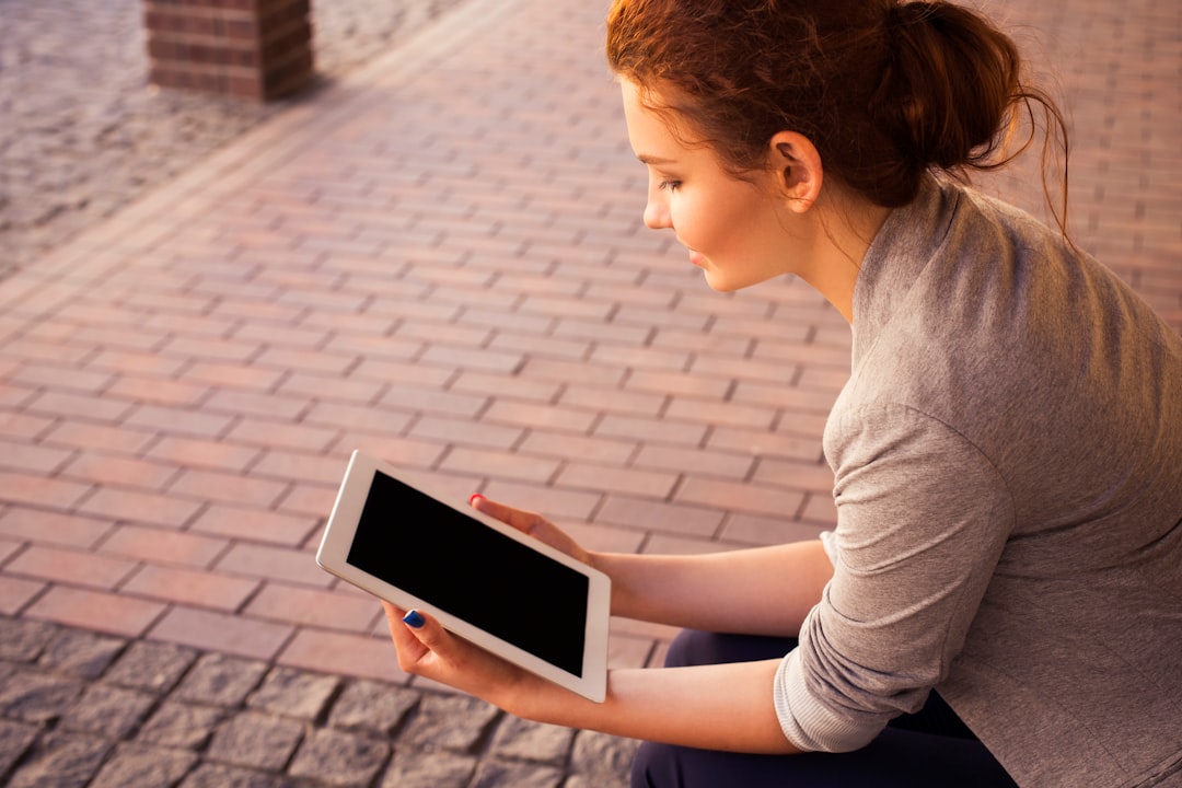 Abonament na e-booki – czy warto? Zalety i wady subskrypcji