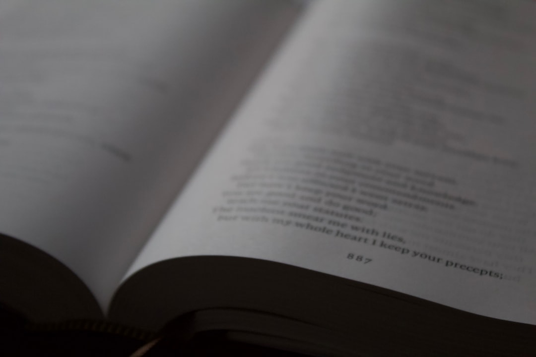 Recenzja a opinia czytelnika – czym się różnią?